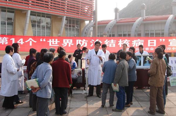 市疾控中心结核病防治所在高新区开展“世界防治结核病日”宣传活动(图)